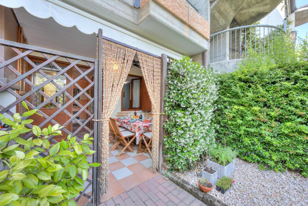 Vonkajšia záhrada v ubytovaní Residenza Verde - Happy Rentals
