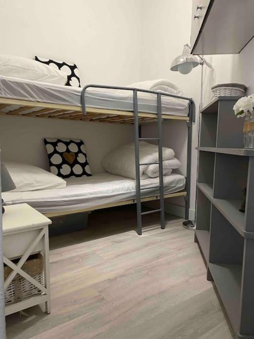 Postel nebo postele na pokoji v ubytování Joli studio vue mer et port