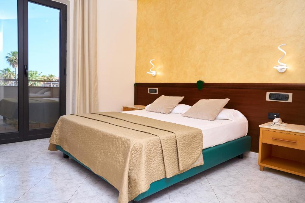 Postel nebo postele na pokoji v ubytování Hotel Miramare