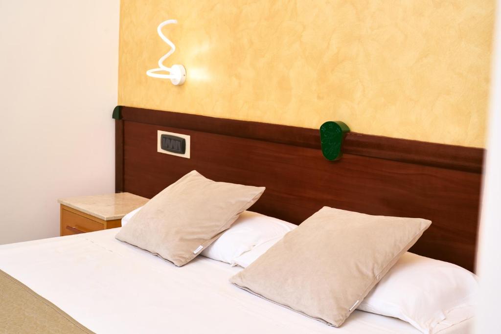 Postel nebo postele na pokoji v ubytování Hotel Miramare