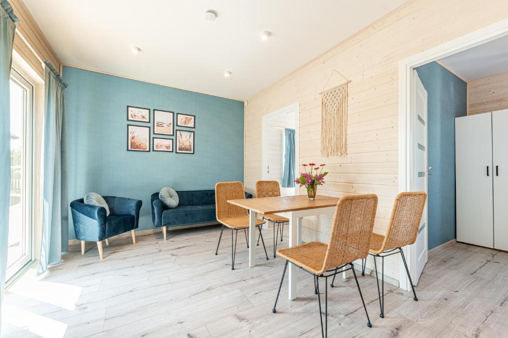 a dining room with a table and chairs at MIELENKO BEACH - domki in Mielenko