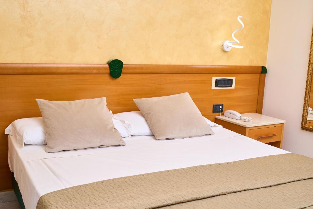 Postel nebo postele na pokoji v ubytování Hotel Miramare