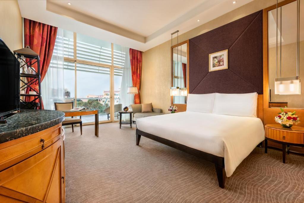 Al Raha Beach Hotel - 