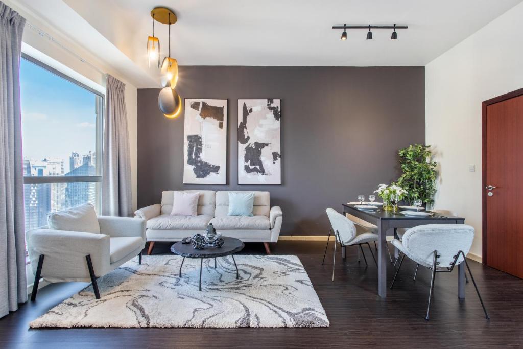 Icon Casa Living- High Floor-Lake View-Open Beach Access