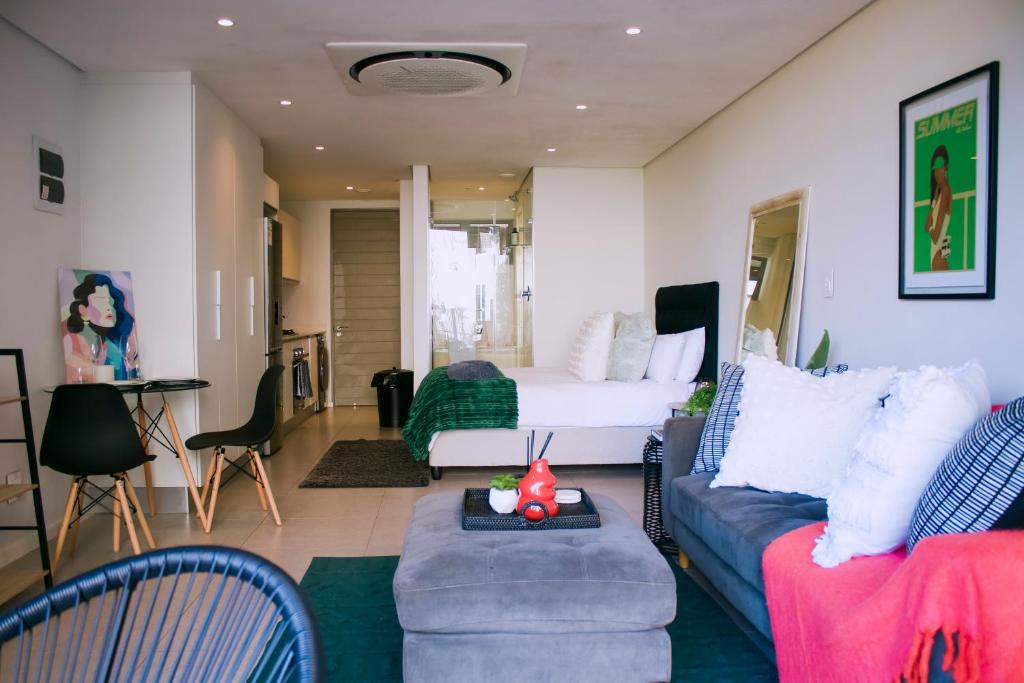 Retro Bachelor Apartment, Umhlanga, South Africa