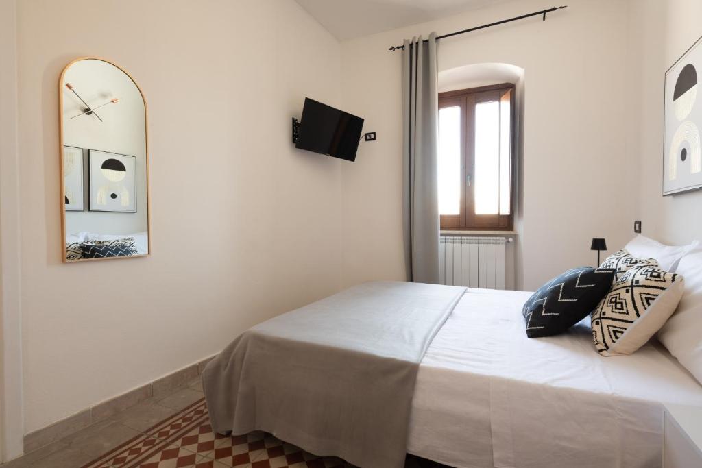 Don Pedro 53 - Double Room With Balcony (3 Adults)