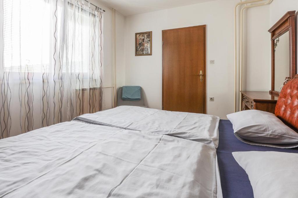 Postel nebo postele na pokoji v ubytování Holiday House Radovna Bled
