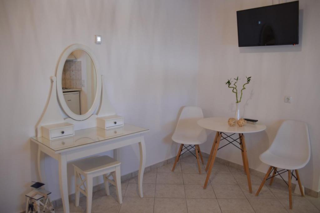TV a/nebo společenská místnost v ubytování Cute Studio in Milos