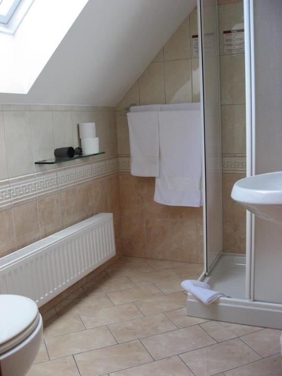 Koupelna v ubytování Apartmaji in sobe RaMar