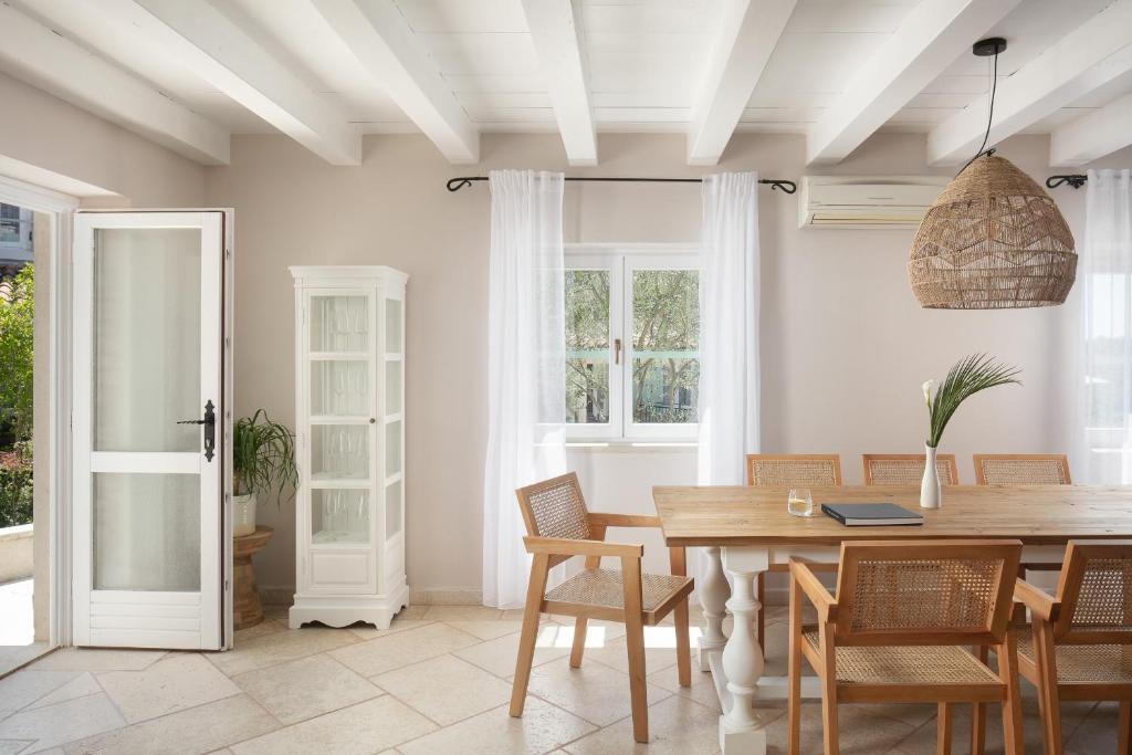 Residence Pietre d'Istria - with private service - Superior Villa With Sahred Pool