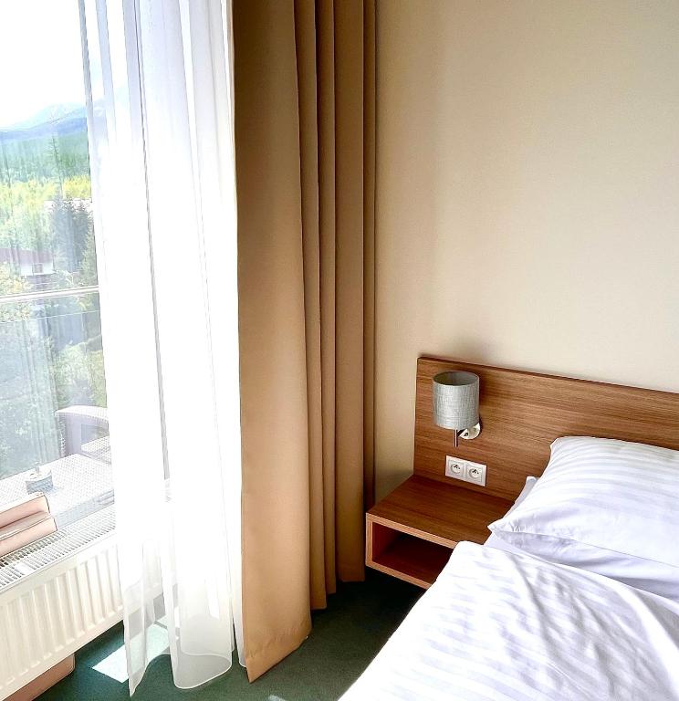 Postel nebo postele na pokoji v ubytování Hotelový apartmán ALFRED C406