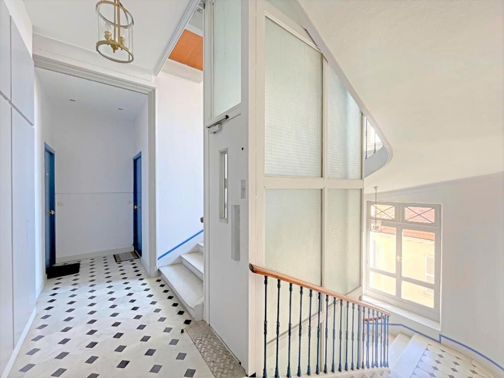 Zdjęcie z galerii obiektu ARRIERE CROISETTE - APPARTEMENT MODERNE by ESTATES CANNES w Cannes