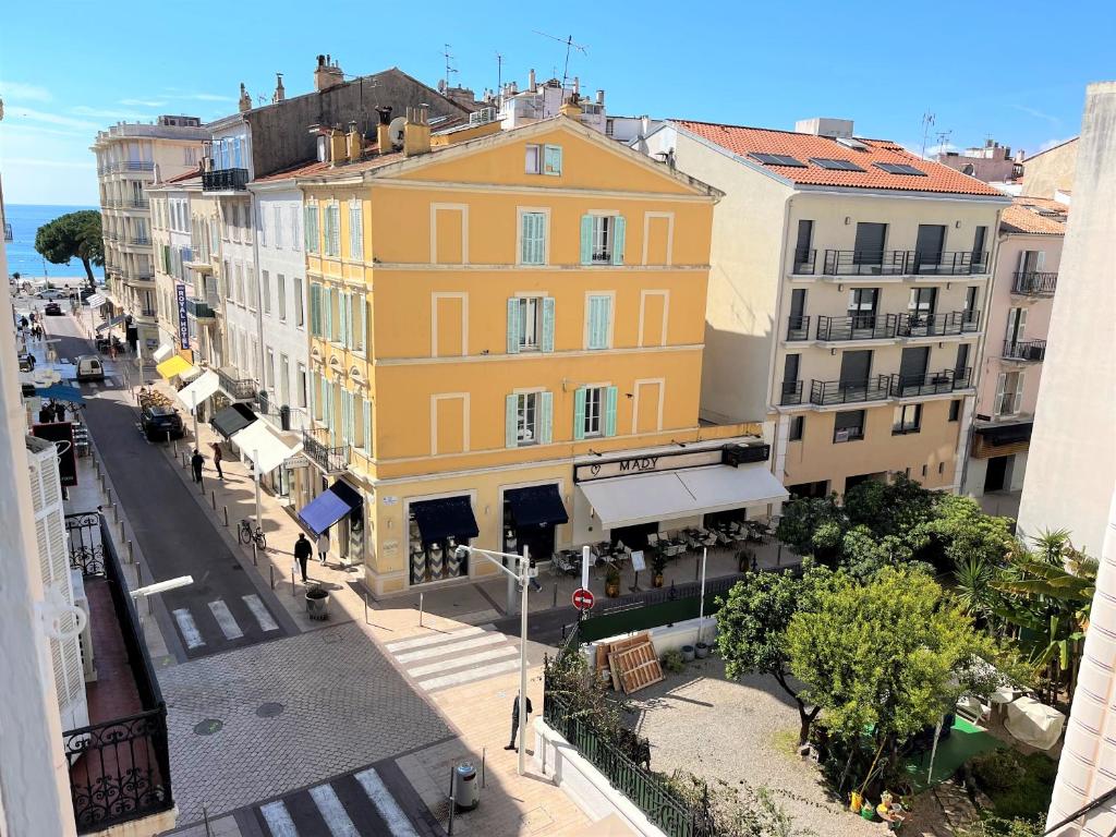 Zdjęcie z galerii obiektu ARRIERE CROISETTE - APPARTEMENT MODERNE by ESTATES CANNES w Cannes