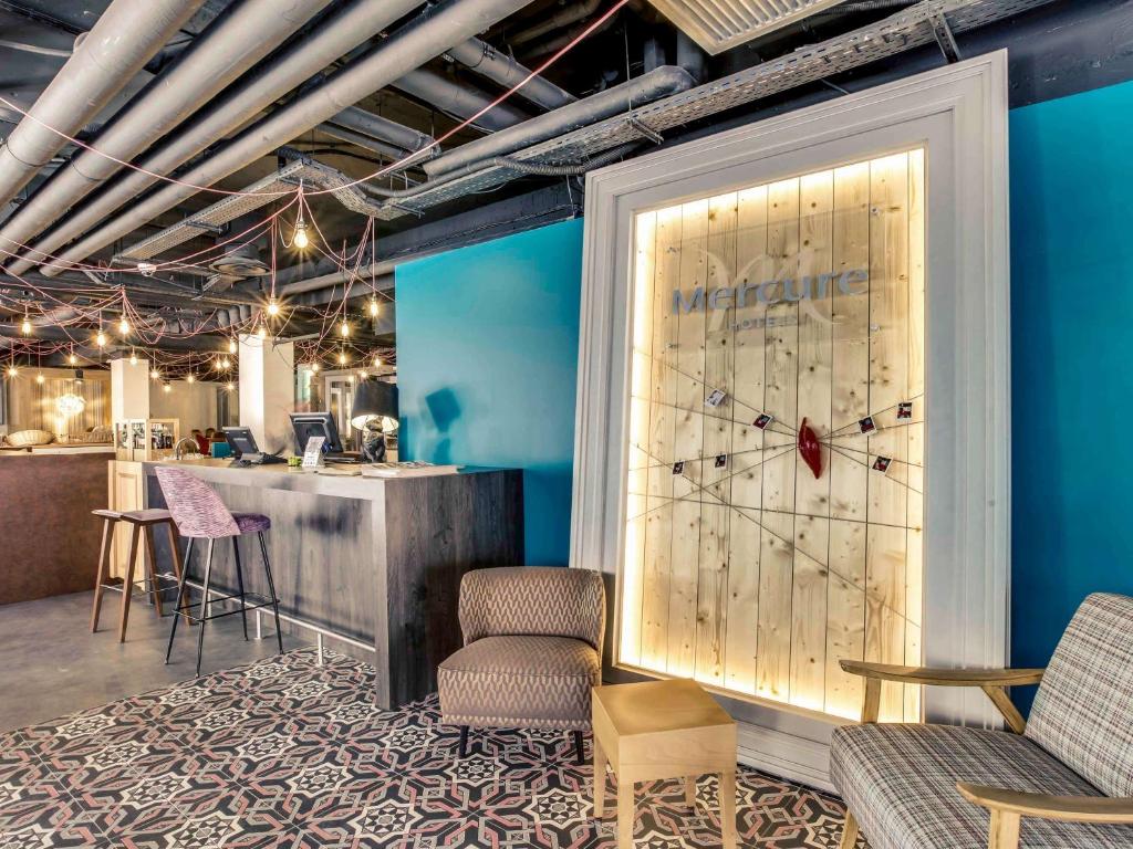 a room with a large clock on the wall at Hôtel Mercure Paris Centre Gare Montparnasse in Paris