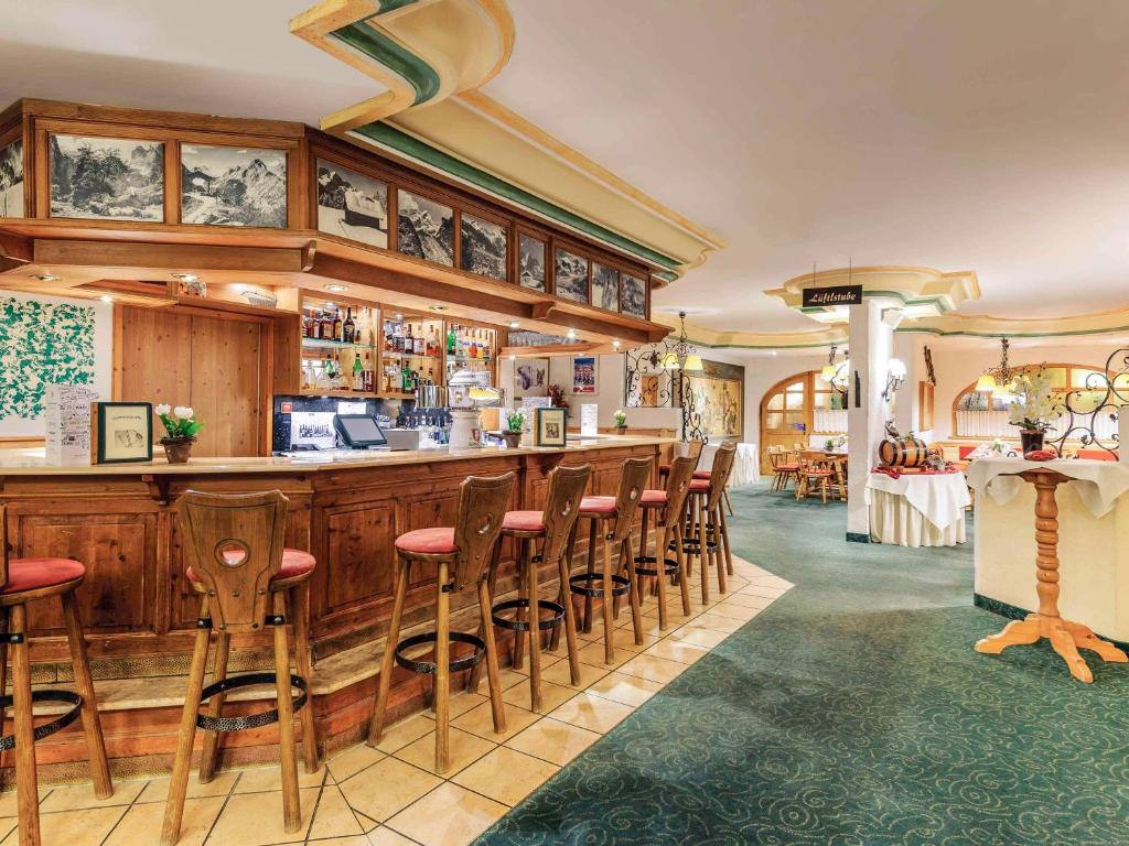 Lounge nebo bar v ubytování Mercure Hotel Garmisch Partenkirchen