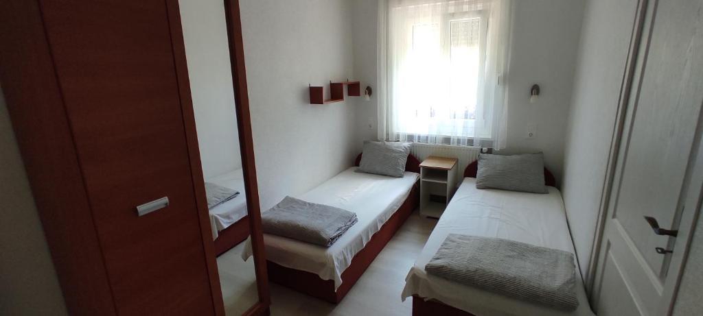 Voodi või voodid majutusasutuse Timbi Vendégház toas