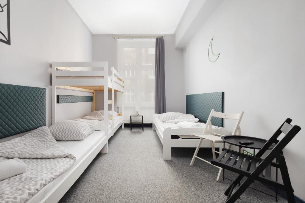 Posteľ alebo postele v izbe v ubytovaní Moon Hostel Kraków