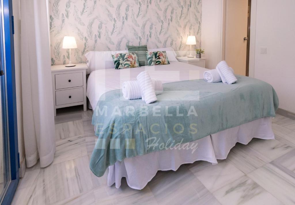 Postel nebo postele na pokoji v ubytování Marbella House 46 Duplex