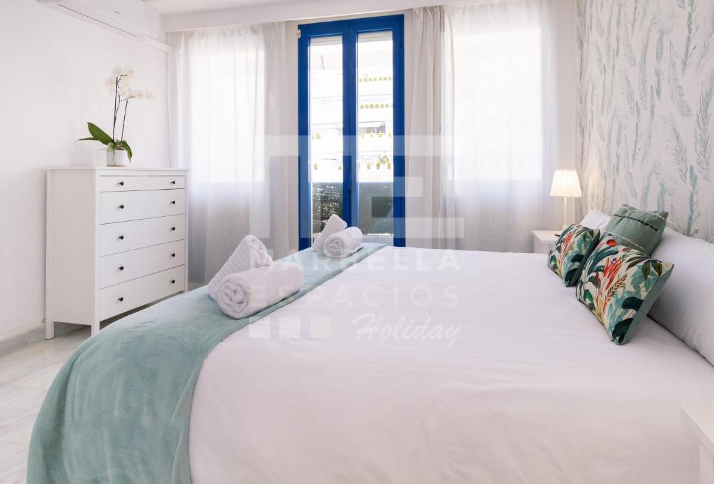 Postel nebo postele na pokoji v ubytování Marbella House 46 Duplex