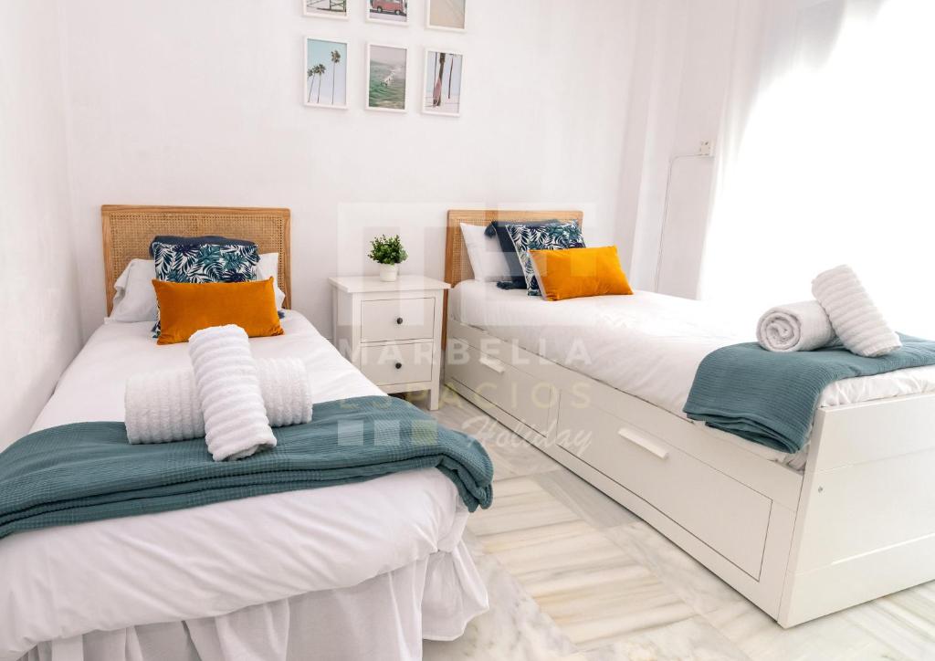 Postel nebo postele na pokoji v ubytování Marbella House 46 Duplex