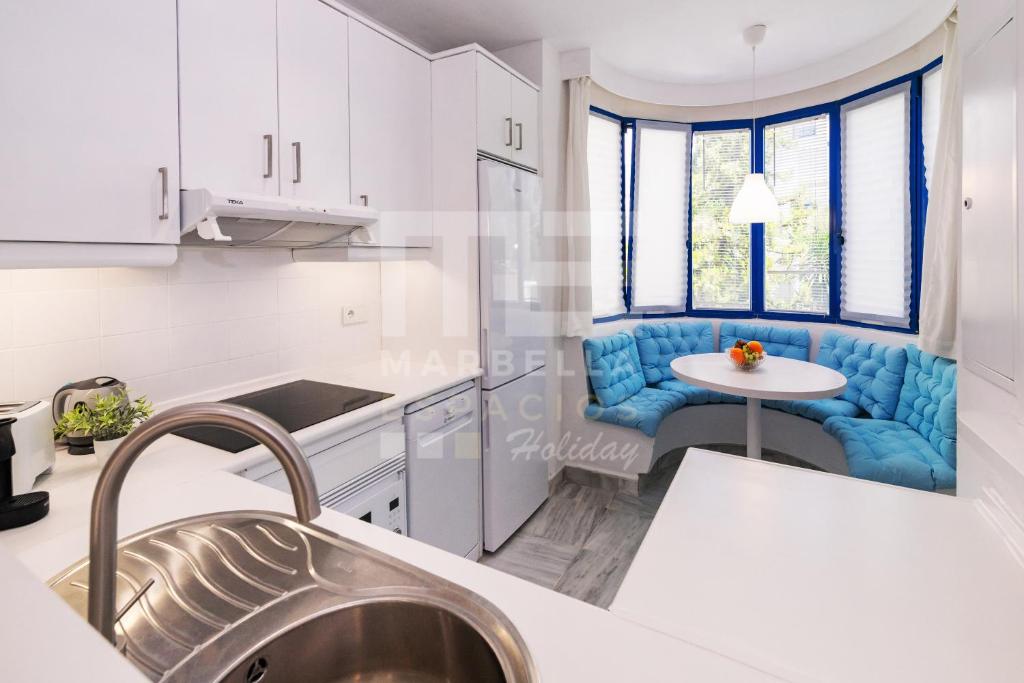 Kuchyň nebo kuchyňský kout v ubytování Marbella House 46 Duplex