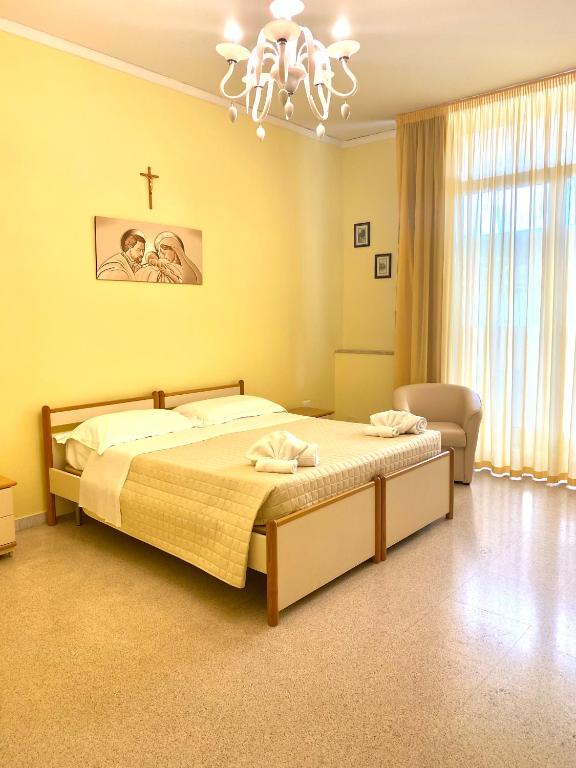 Postel nebo postele na pokoji v ubytování OSTELLO MADRE SANTINA