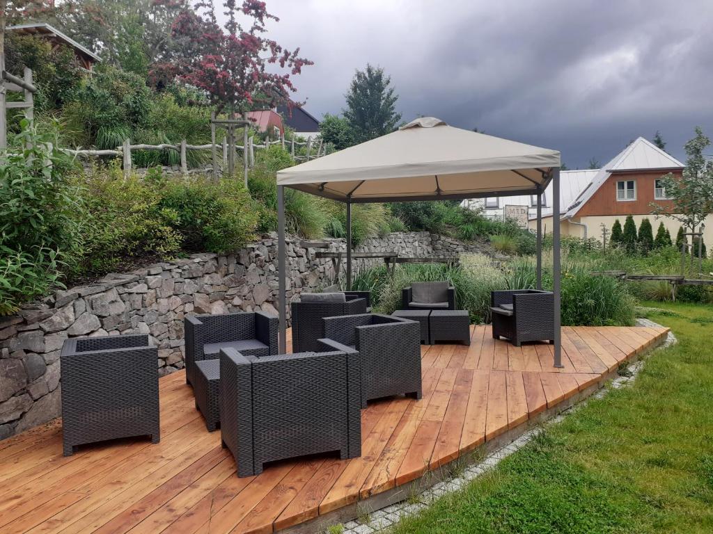 A garden outside Boutique Hotel Siglisberg