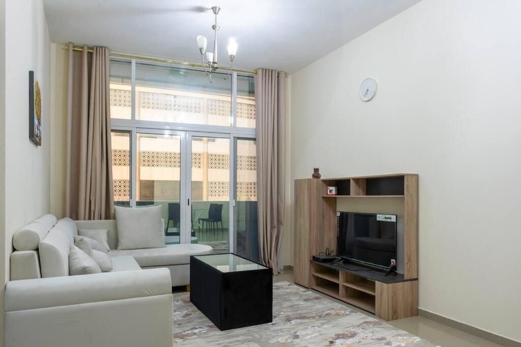 Beautiful 1 BR flat in Sports City