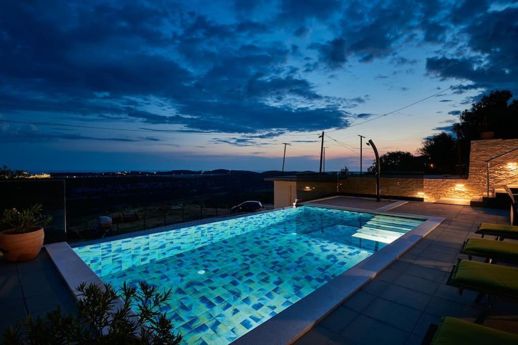 Bazén v ubytování Apartment Villa Ma&Lu nebo v jeho okolí