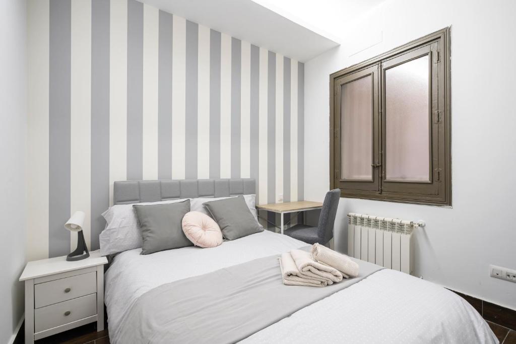 Lova arba lovos apgyvendinimo įstaigoje For You Rentals Acogedor apartamento en el centro de Madrid PDJ6
