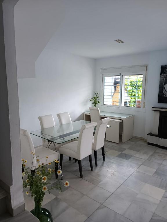 Posezení v ubytování Casa con piscina privada