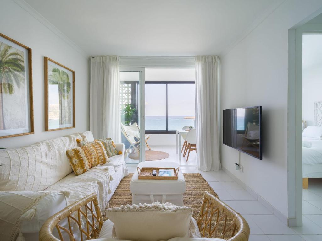 Seaside Apt with Sunset Views and Fast Wifi, Patalavaca ...