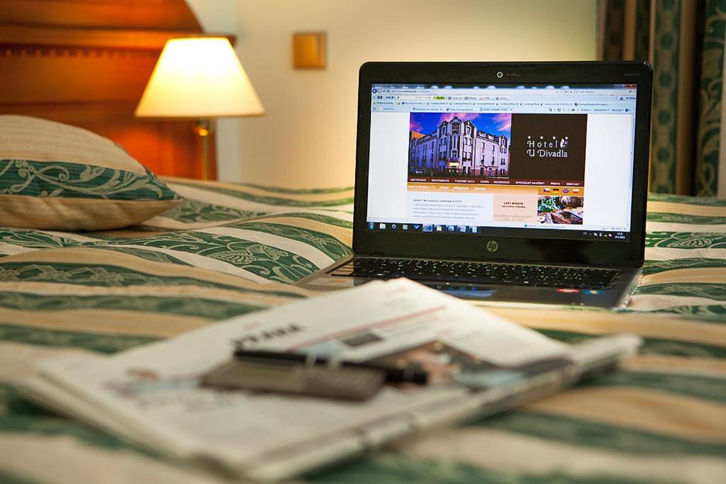 TV a/nebo společenská místnost v ubytování Hotel U Divadla - Czech Leading Hotels