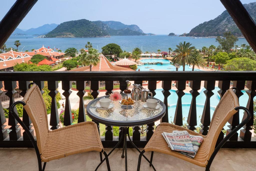 Marti Resort Deluxe Hotel - 