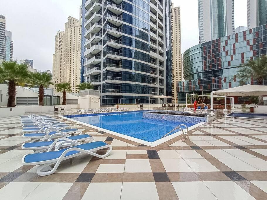 Fotografie z fotogalerie ubytování Comfortable 1BR with Amazing Views Perfect for 4! v Dubaji