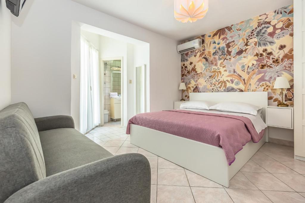 Postel nebo postele na pokoji v ubytování Apartments Agneza Tucepi