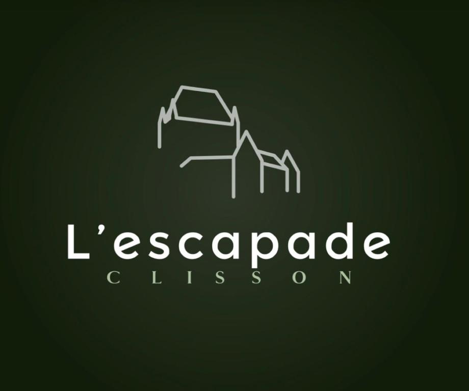 a logo for a city with a mountain at L'escapade, Gîte calme au cœur de Clisson et proche de la Sèvre in Clisson