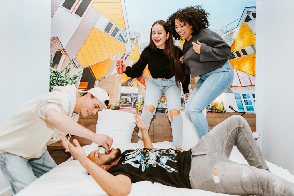 Rotterdam Teleport Hotel