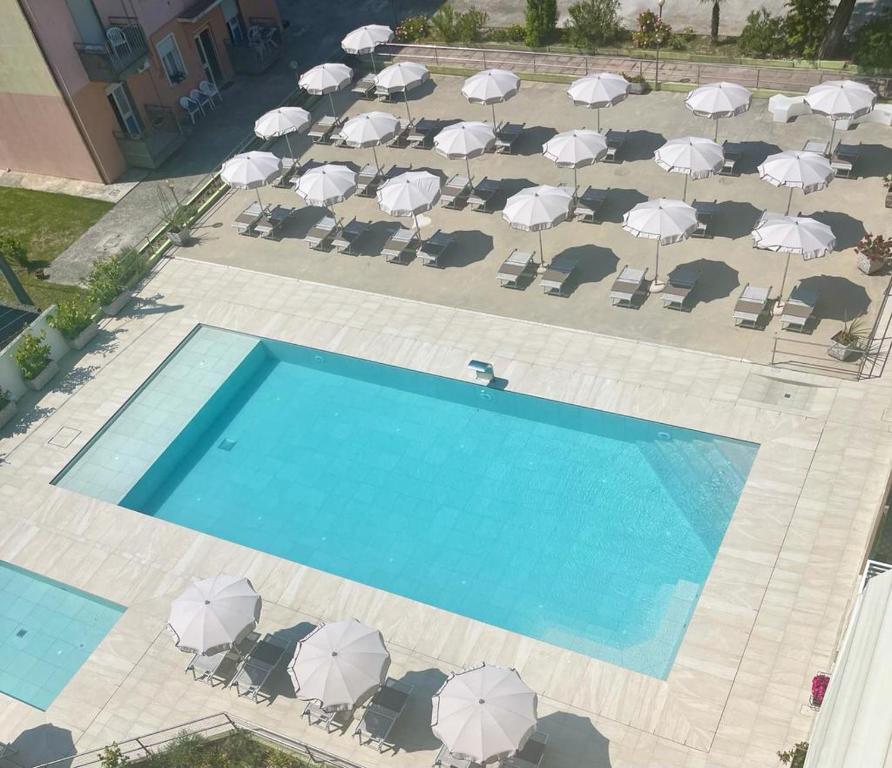 Bazén v ubytování Hotel Vianello nebo v jeho okolí