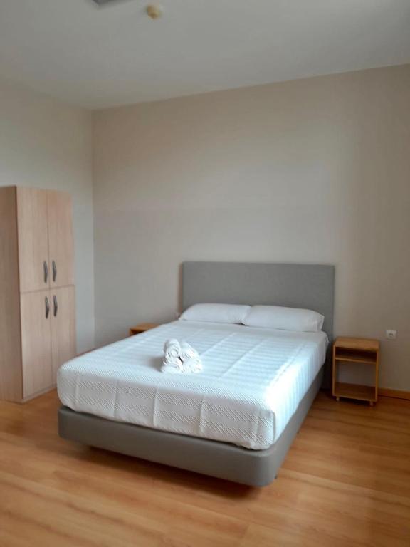 Cama o camas de una habitación en Tres Estrellas Camí de Sirga Mequinenza