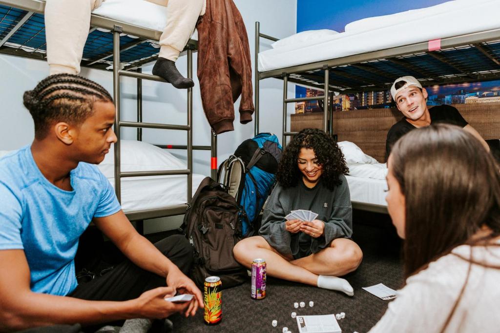 
Bed in 6-Bed Mixed Dormitory Room - 18-35 Years Old Only
