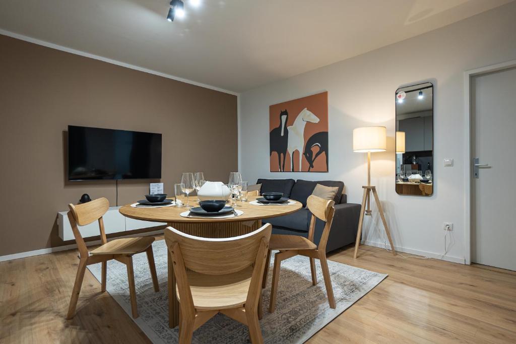 2-room apartment with a terrace and queen-size bed