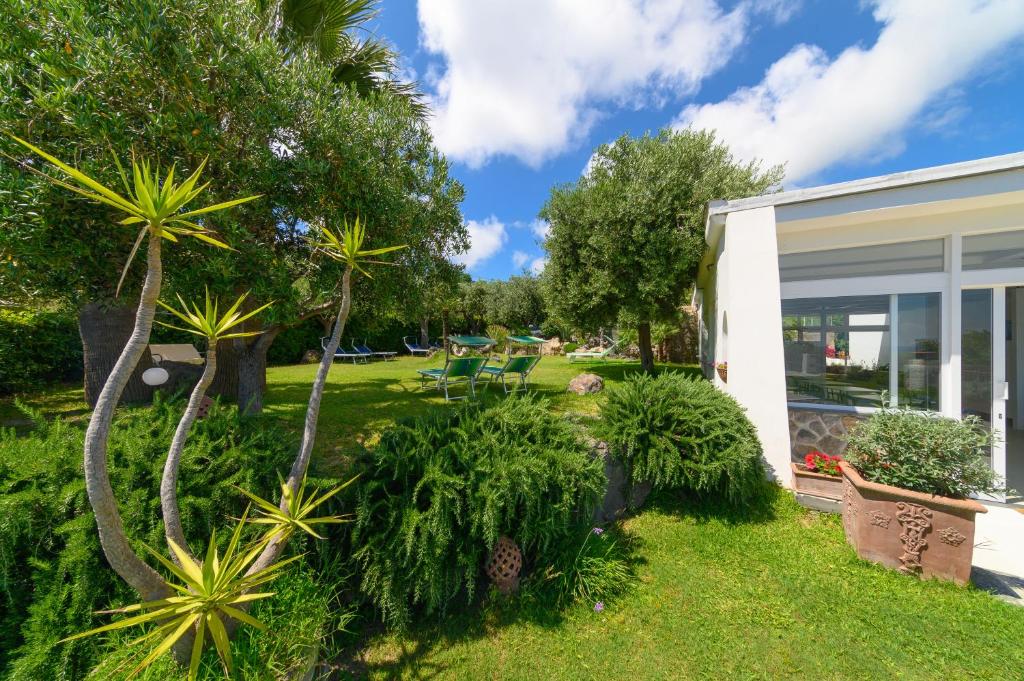 Vonkajšia záhrada v ubytovaní Sorgeto Garden