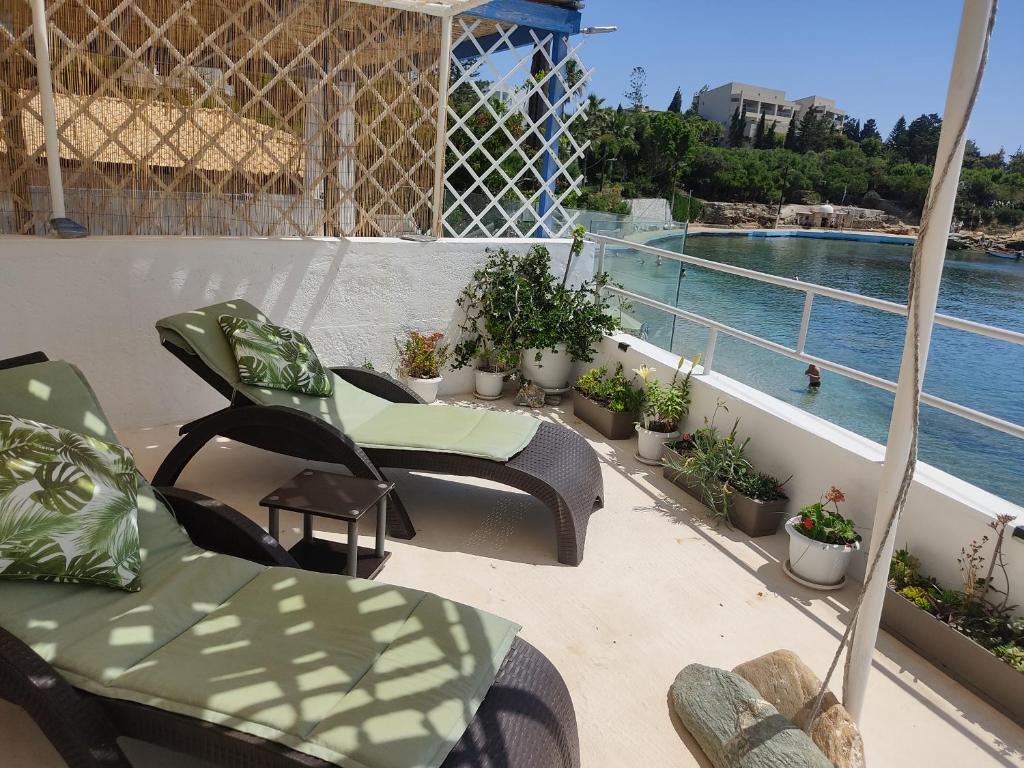 Balkón alebo terasa v ubytovaní Komissa΄s Beach House