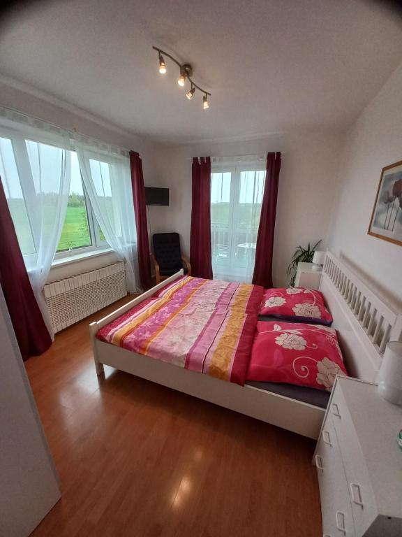 Postel nebo postele na pokoji v ubytování Paradise villa apartment