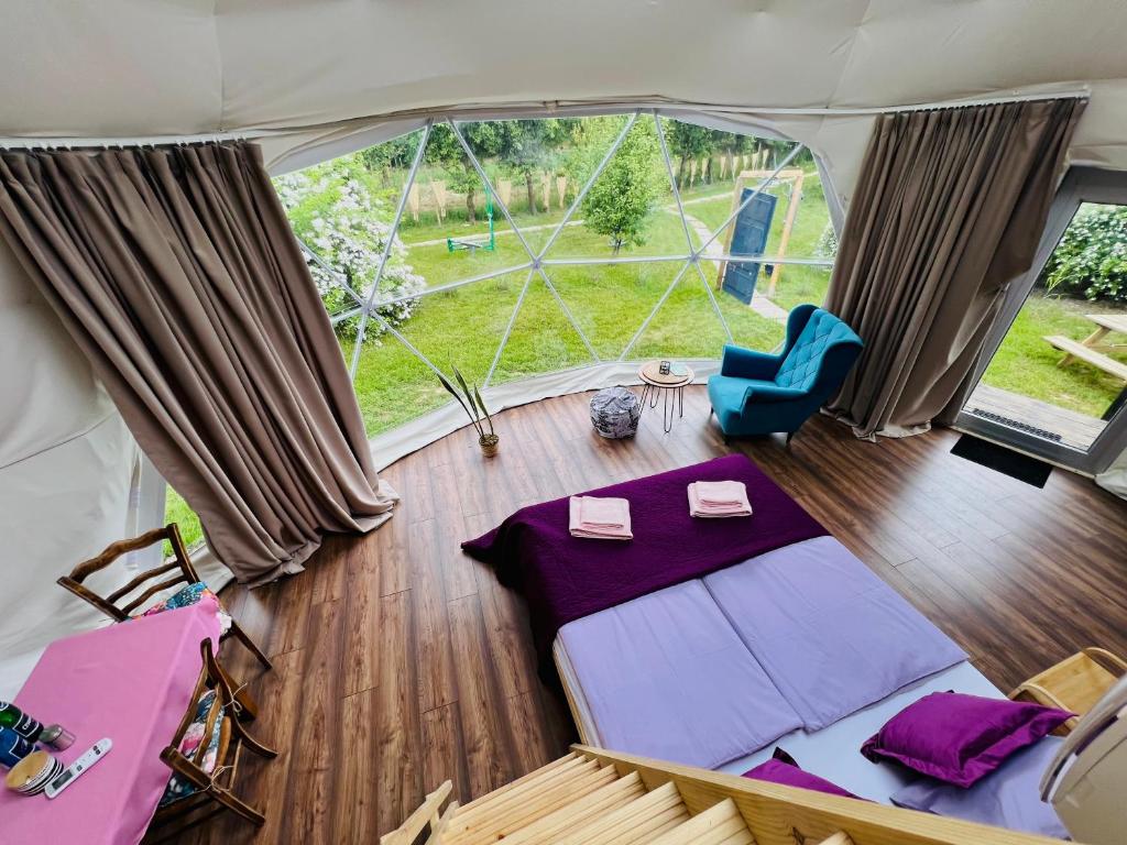 Aed väljaspool majutusasutust Glamping Stacja Zieleniec w Nałęczowie