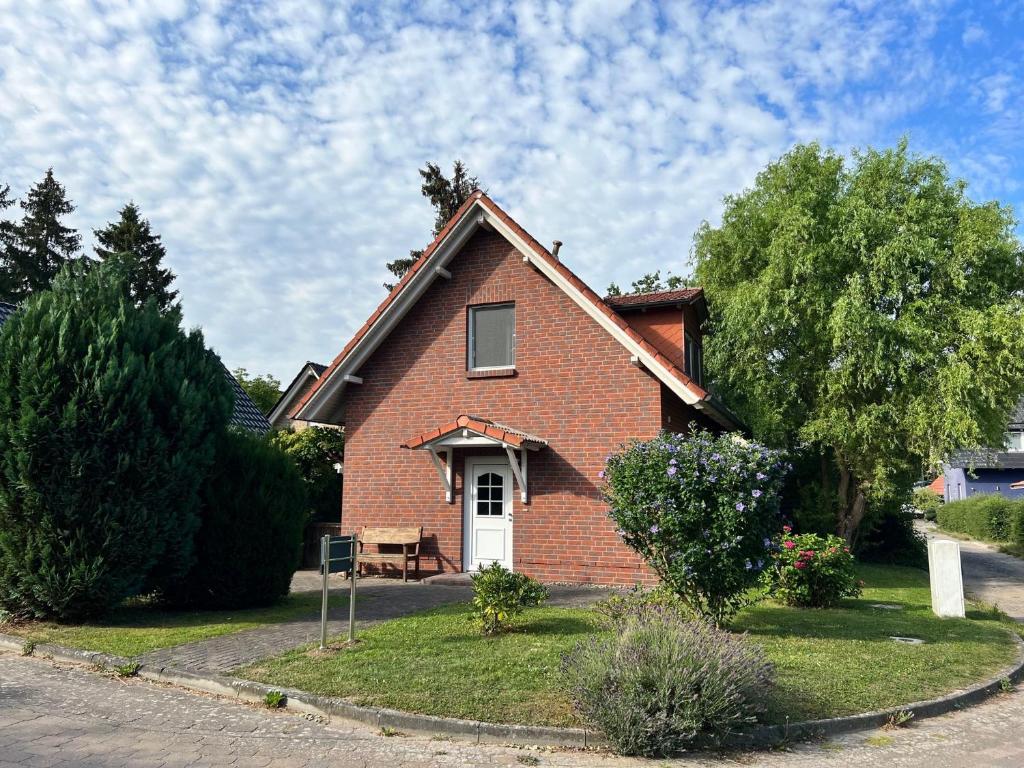 a red brick house with a white door at Ferien_HAUS SEEOASE in Göhren-Lebbin