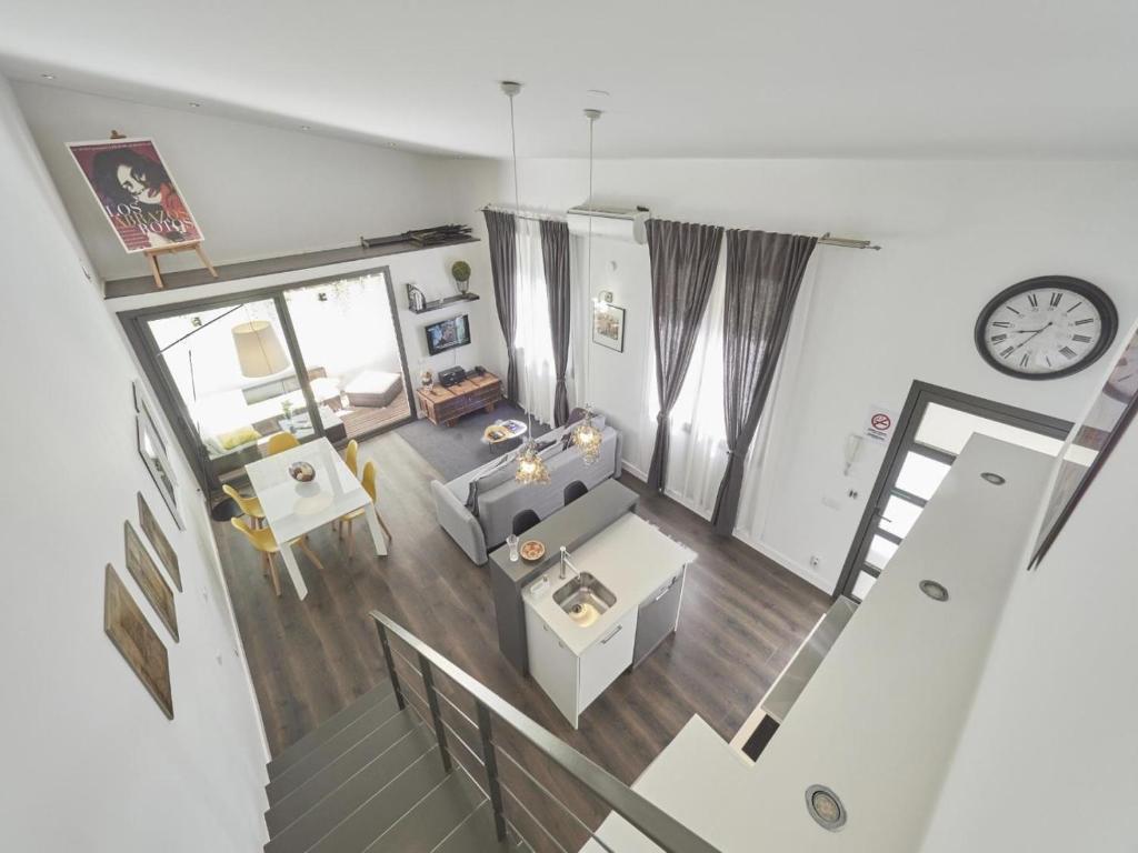 Televízia a/alebo spoločenská miestnosť v ubytovaní Loft Miro Apart Barcelona