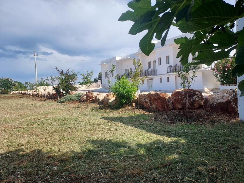 a house with a yard with rocks in front of it at Villa Capitani in Torre Canne