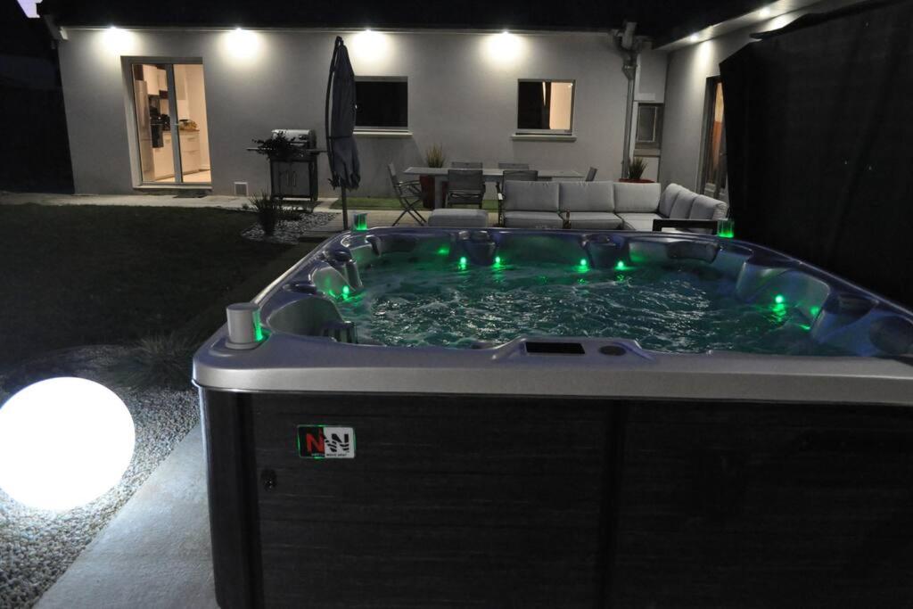 Photo de la galerie de l'établissement Villa An Castine avec spa pour 6pers proche plages, à Saint-Cast-le-Guildo